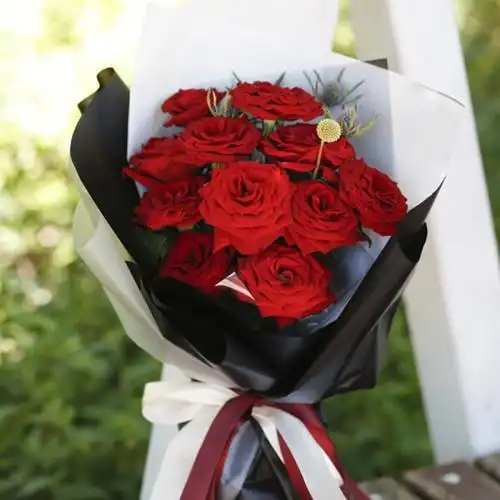 深深吸引11枝红玫瑰韩式花束