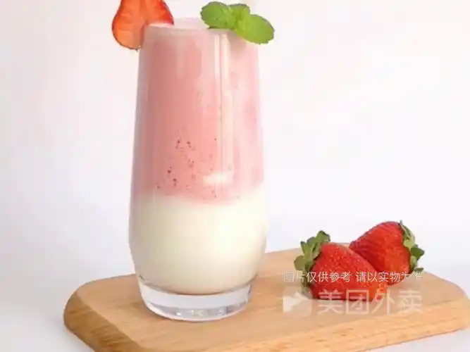 自制新鲜草莓摇摇奶昔图片