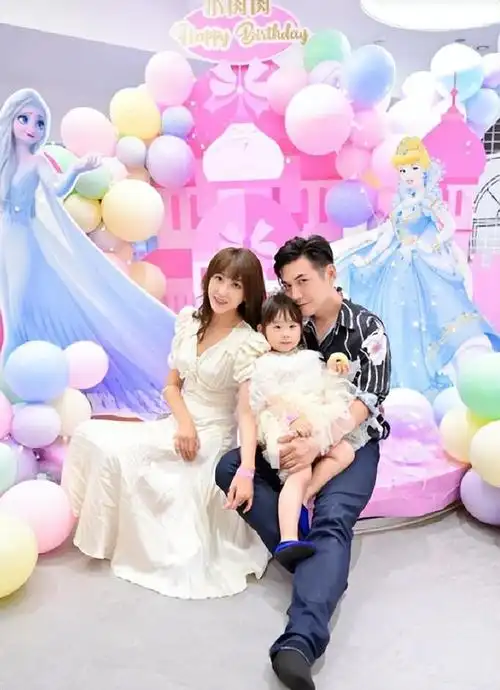 严屹宽为女儿庆生!女儿穿公主裙太呆萌,可惜没有遗传他的好基因