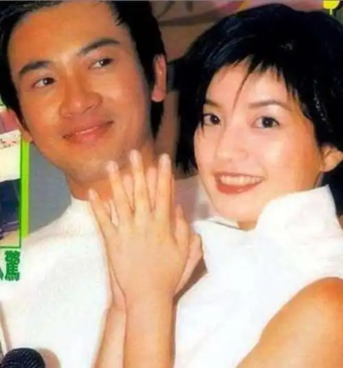 但当时阻力太大,再加上赵薇当时有男朋友,所以苏有朋快刀斩乱麻结束了