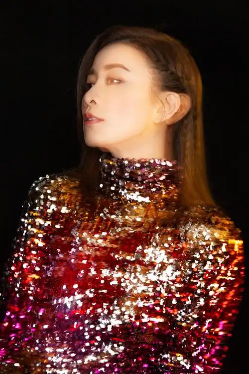 p>佘诗曼,1975年5月28日出生于香港,中国香港女演员,毕业于 a target