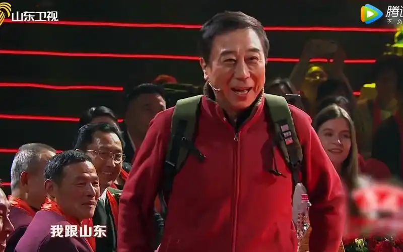 冯巩再次缺席央视春晚想死你们啦冯巩携王宏坤蒋诗萌演小品跟我回家