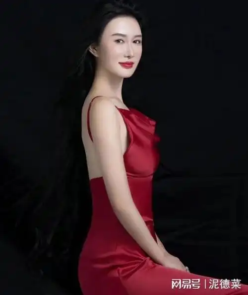 张纪中72岁又当爹!42岁娇妻杜星霖官宣四胎,晒彩超已怀孕50多天