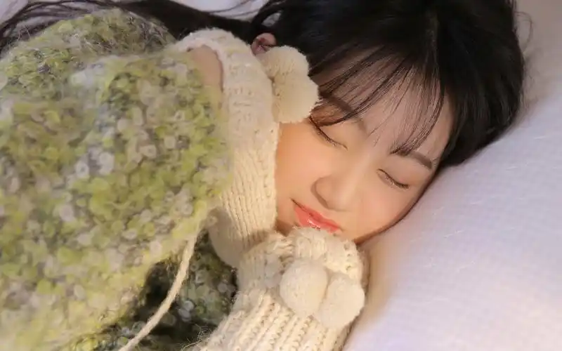 长发美女温暖写真高清桌面壁纸