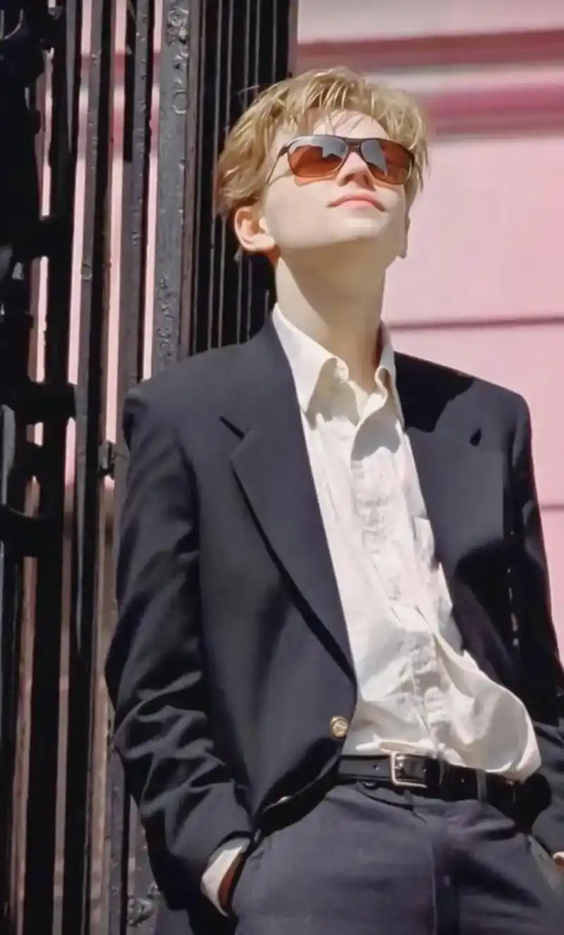 "全球瞩目令人心动的球草长相"#小李子#莱昂纳多 什么是爱? - 抖音