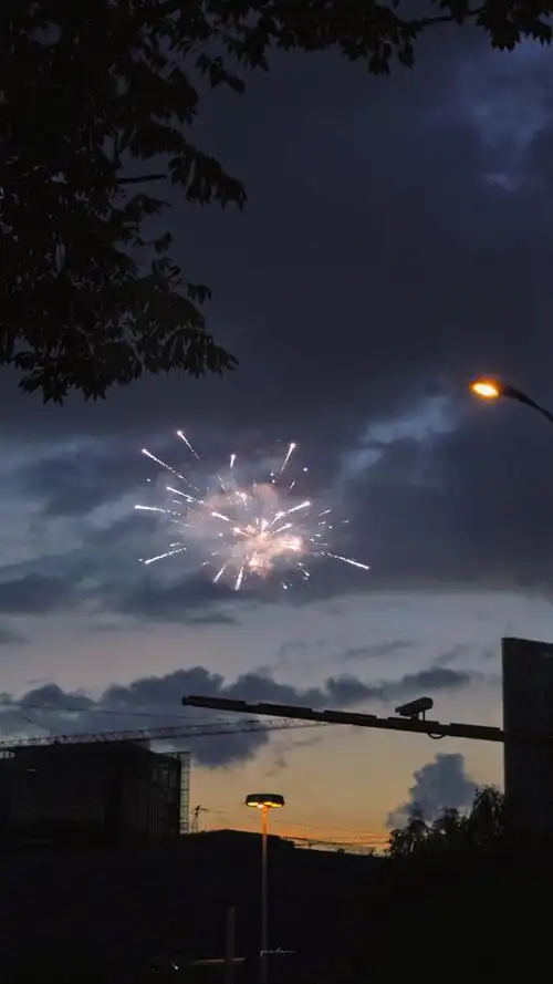 神仙壁纸男生爱用的简洁聊天背景图