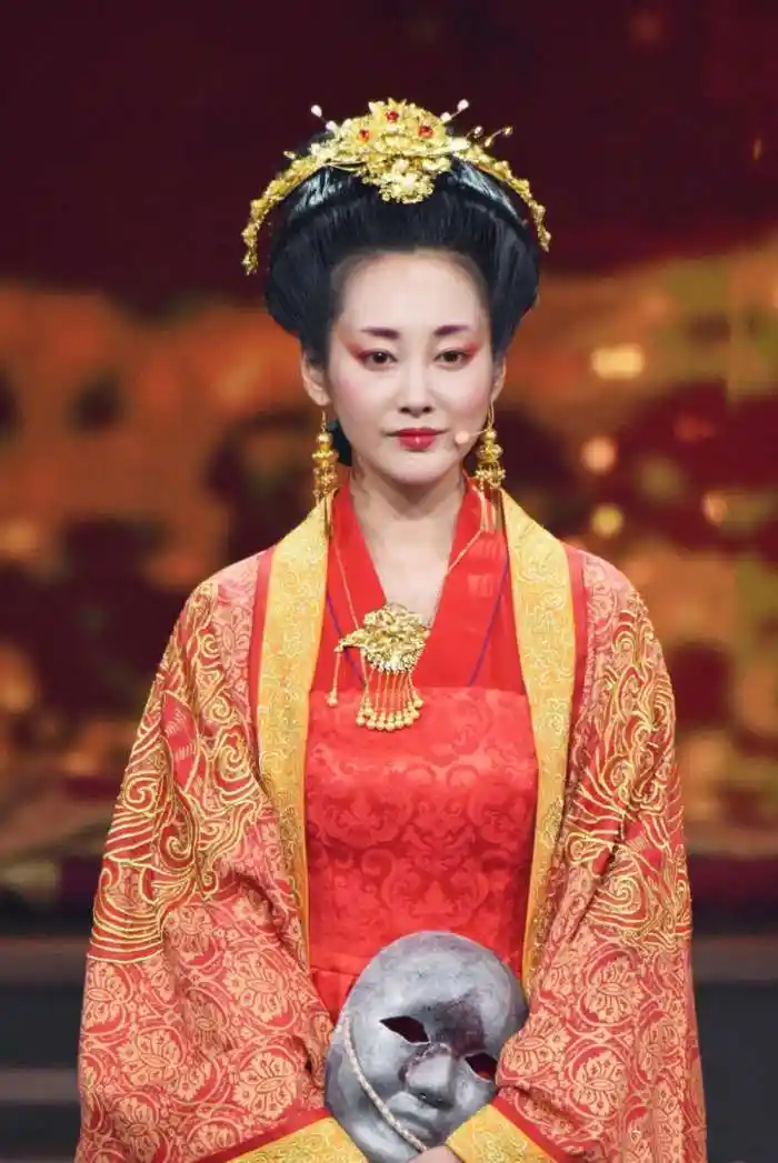 李纯深夜发文回应演技尴尬?网友:《我就是演员》剧本还能再烂点