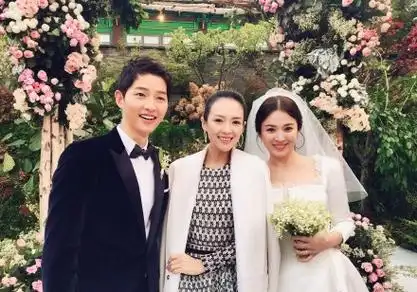 宋慧乔和宋仲基婚纱照片