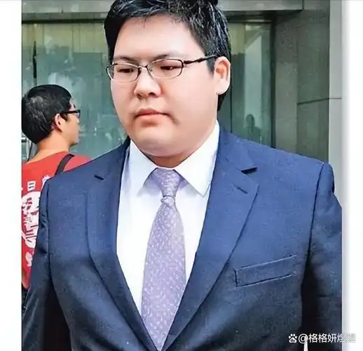 香港教父向华强助李连杰帮刘德华遭崩牙驹百人围攻险丧命