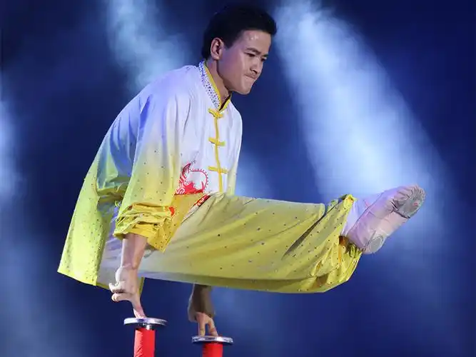 我院教师王巍堡"二指禅"