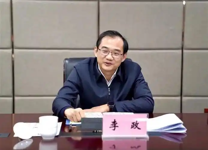 70后湖北松滋人李政出任上海市委常委秘书长半年前当选上海市副市长