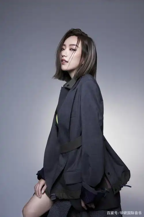 阎奕格男装展现百变模样 二专《let everything happen》即将发行