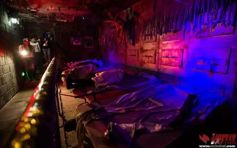 探访鬼屋吓人师:曾当场吓尿美女游客