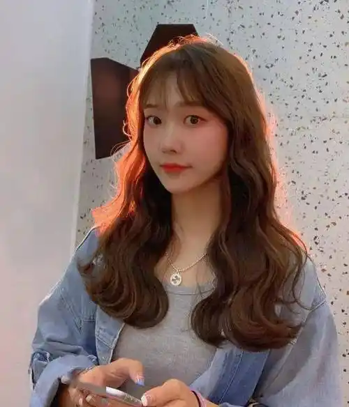 告诉你顾客2021年流行的这款木马卷发型慵懒时髦还显发量