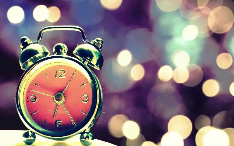 回忆的沙漏唯美时间闹钟360桌面壁纸下载