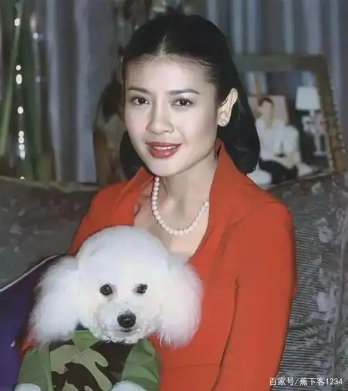 西拉米全名蒙西拉米·玛希敦·纳阿育他耶,是现任泰国国王玛哈的第三