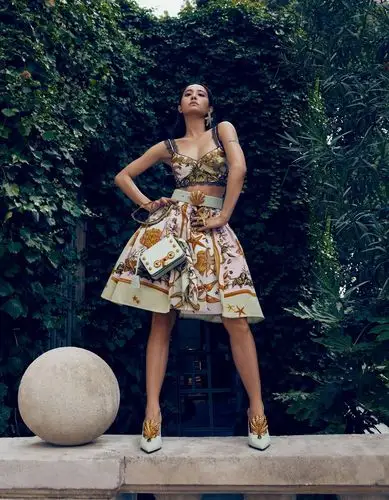 蔡依林化身美杜莎演绎versace 2018年春夏系列_高清图集_新浪网