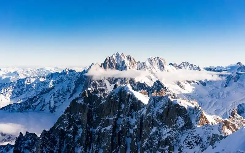 高山雪景壮丽优美自然风光图片桌面壁纸
