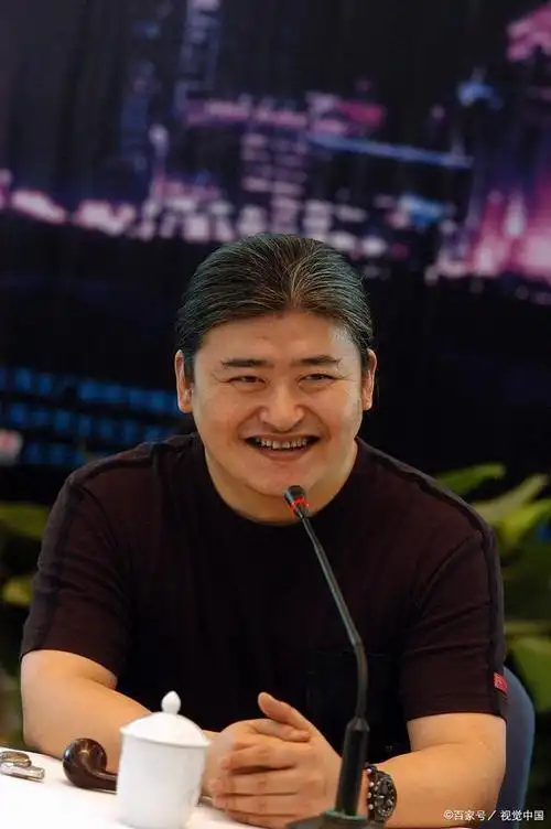 有人爆料著名歌手刘欢因病去世,这件事顿时被推上了热搜,引发了全网的