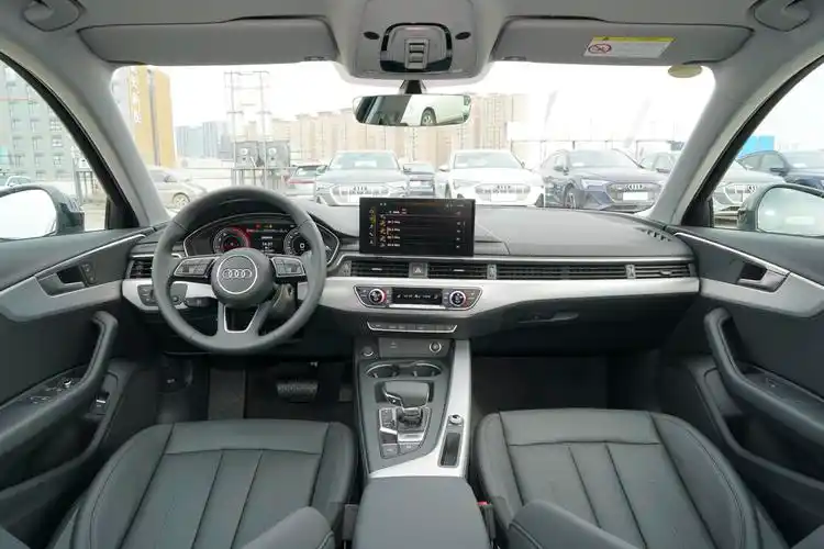 奥迪a4进口真皮座椅空间发动机