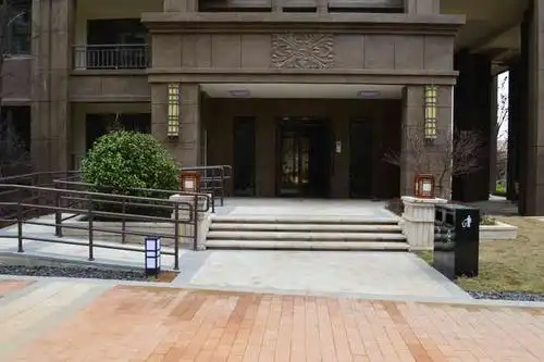 大门口台阶斜坡好不好 农村房屋大门口台阶打斜坡图案风水设计图