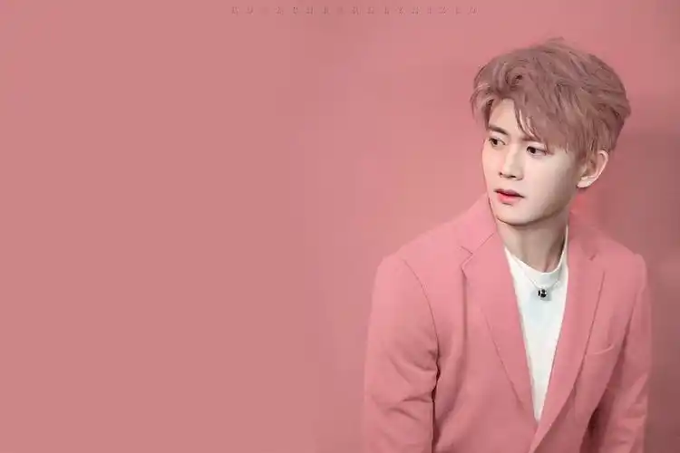 搬运一个任嘉伦(国超)的电脑壁纸(侵删)