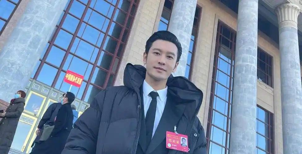 47岁钟汉良近照曝光,脸部笑起来僵硬,网友:是医美后遗症?