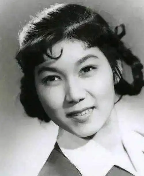 张少华自称自己年轻时是校花,当看到旧照后,你们信还是不信呢?