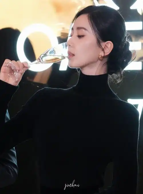 刘诗诗,高领毛衣绝对统治区的统治者!