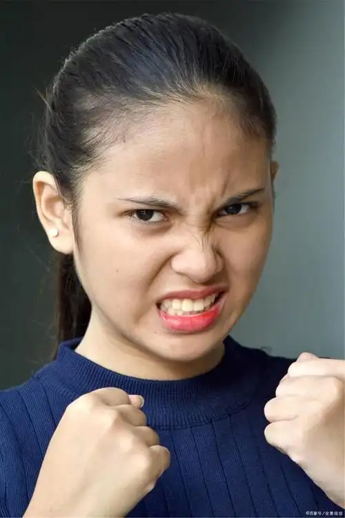 比如你看见别人因为某事愤怒了,你就认为这个人有同样的缺点,这是非常