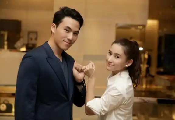 威尼斯人网站:赌王儿子何猷启失恋了!认爱以色列女模1年后删光合影