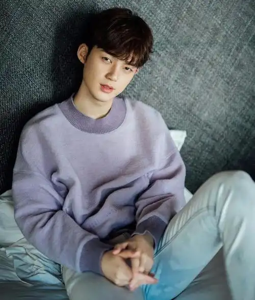 董力问阚清子喜不喜欢运动员,奶完纪凌尘还想让她继续奶下一个?