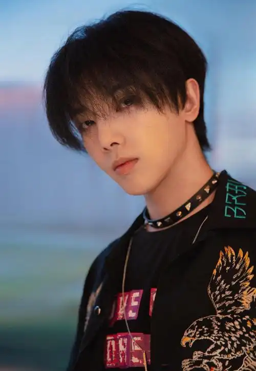 青春少年华晨宇帅气写真,高清图片-壁纸族