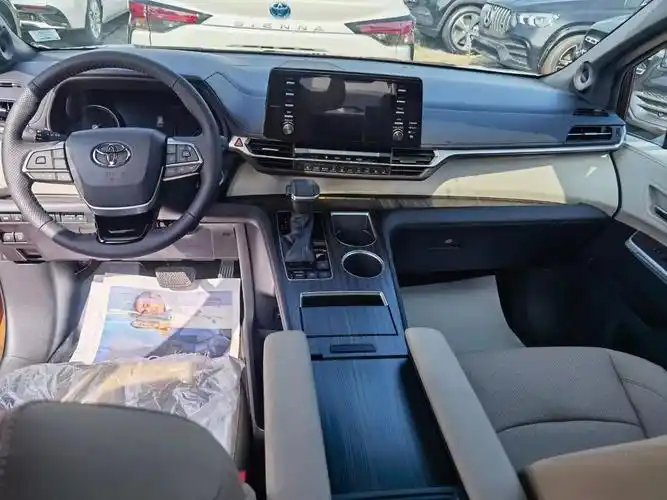 2021款丰田塞纳油混四驱顶级商务价格