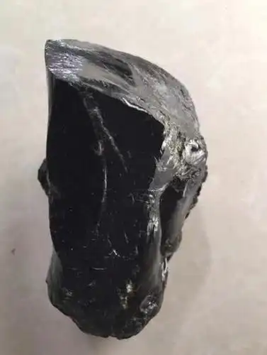 郑州男子收藏了一块"黑石头" 市估600万至800万