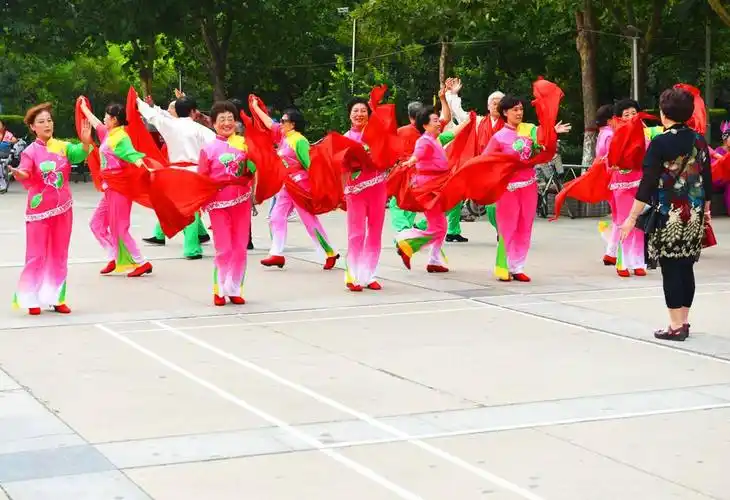 海马慢游长知识了原来中老年人跳舞好处竟然这么多