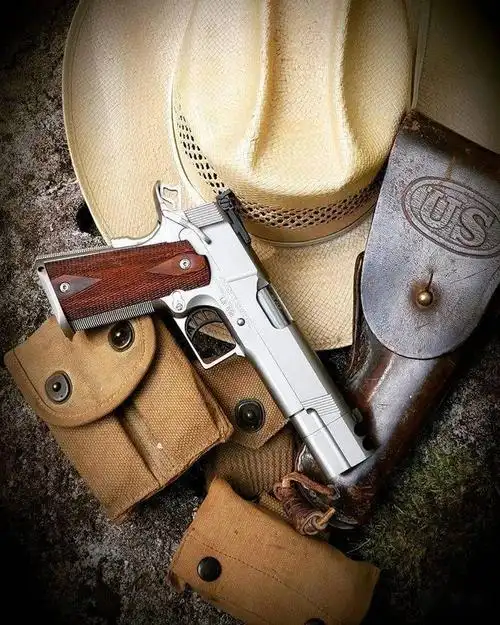 国外枪迷相册对1911有情结的朋友不要错过这个图集