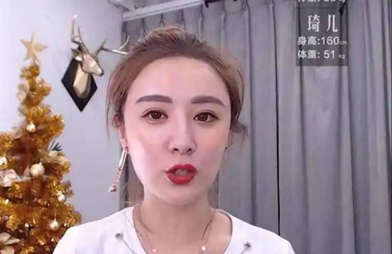 直播名人薇娅早期照片曝光,那时还是天然美女,变化很大