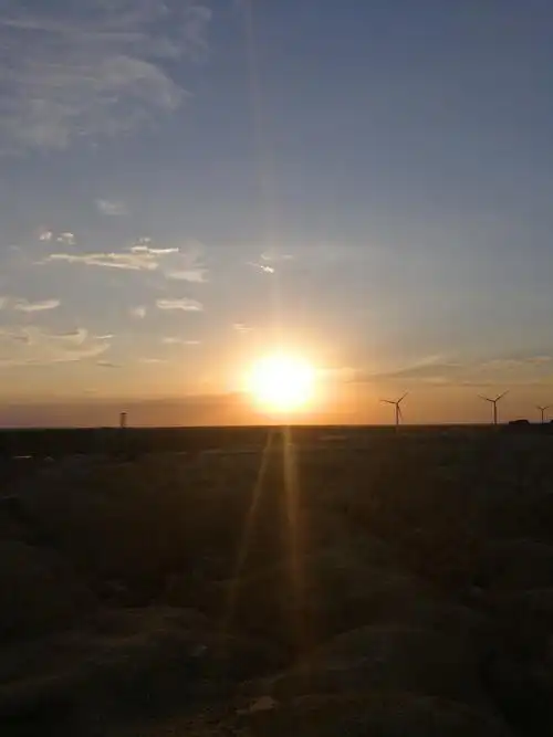 晚上九点半,太阳还高高地挂在天上