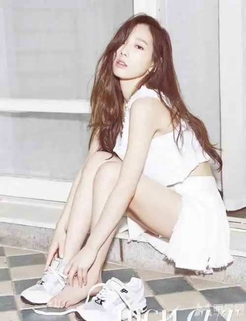 少女时代金泰妍性感写真热裤大秀美腿13