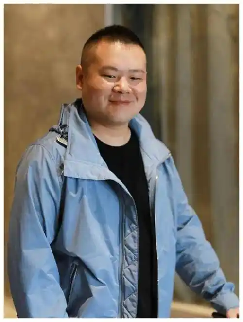 岳云鹏现身相声界老艺术家训斥,露出真面目_观众_成长_批评