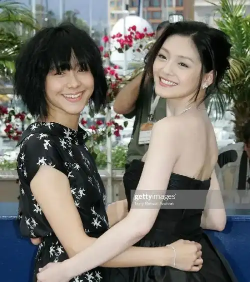 和记忆被篡改,仿佛她并没有大红过,只是一个依附于男人的过气女明星