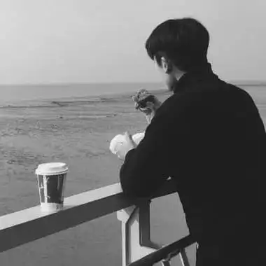 qq男生头像霸气高冷背影黑白图片