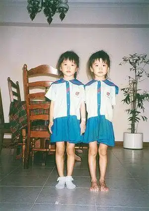 by2小时候的照片,要可爱的