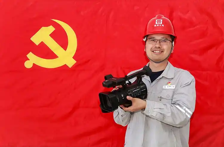 全国网络正能量摄影作品党旗下的追梦人