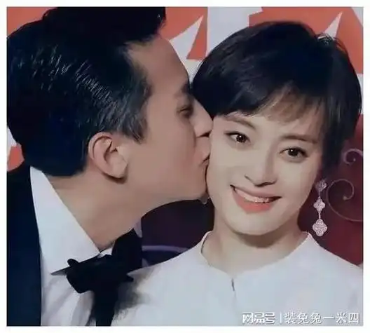 孙俪调侃邓超奇装网友称男人小把戏娘娘您就宠宠他吧