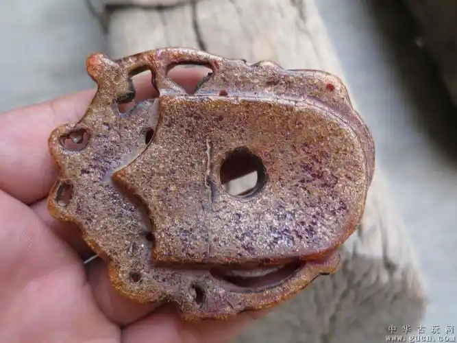 乡下收到出土老琥珀一个