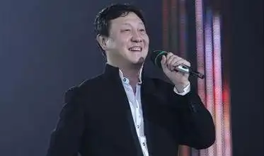 著名歌手韩磊:39岁娶小14岁师妹为妻,结婚15年零绯闻