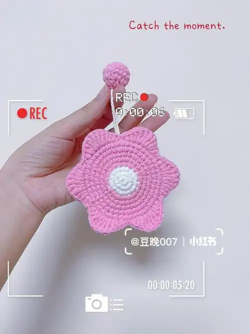 no151钩织花朵钥匙包附图解
