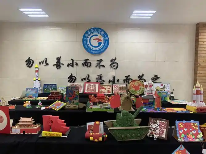 小手绘红心 喜迎建党百年 -----记实验三小学生手工制作活动